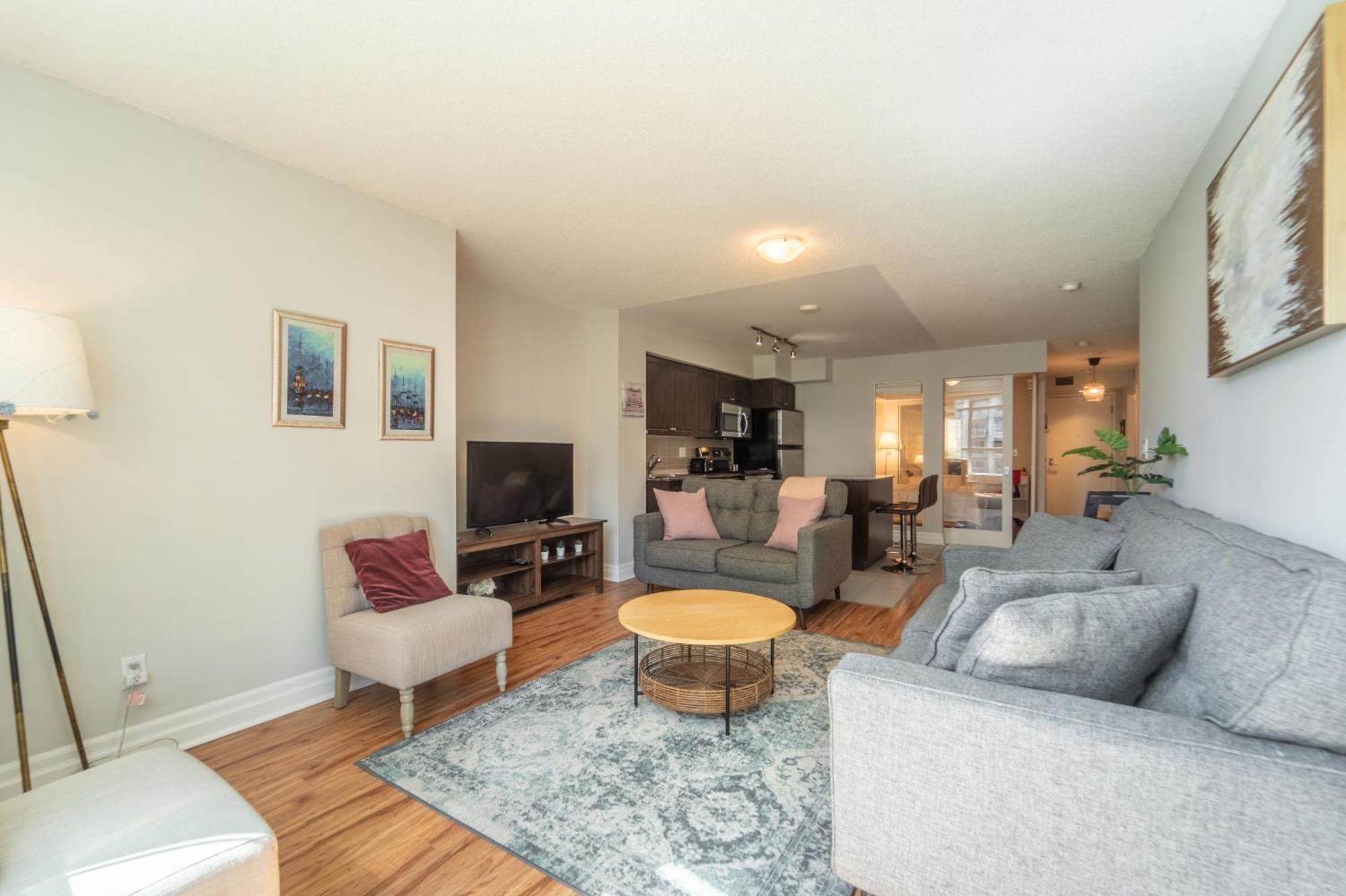 Spacious 2 Bedroom Plus Den, 2 Bath, Sleeps 5 With Balcony And Lakeview Downtown Toronto Condo Εξωτερικό φωτογραφία