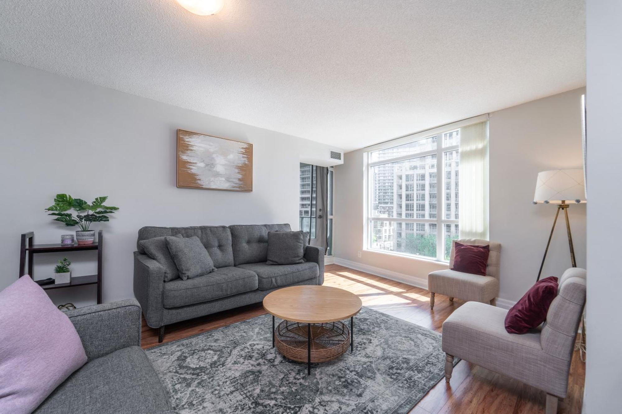Spacious 2 Bedroom Plus Den, 2 Bath, Sleeps 5 With Balcony And Lakeview Downtown Toronto Condo Εξωτερικό φωτογραφία
