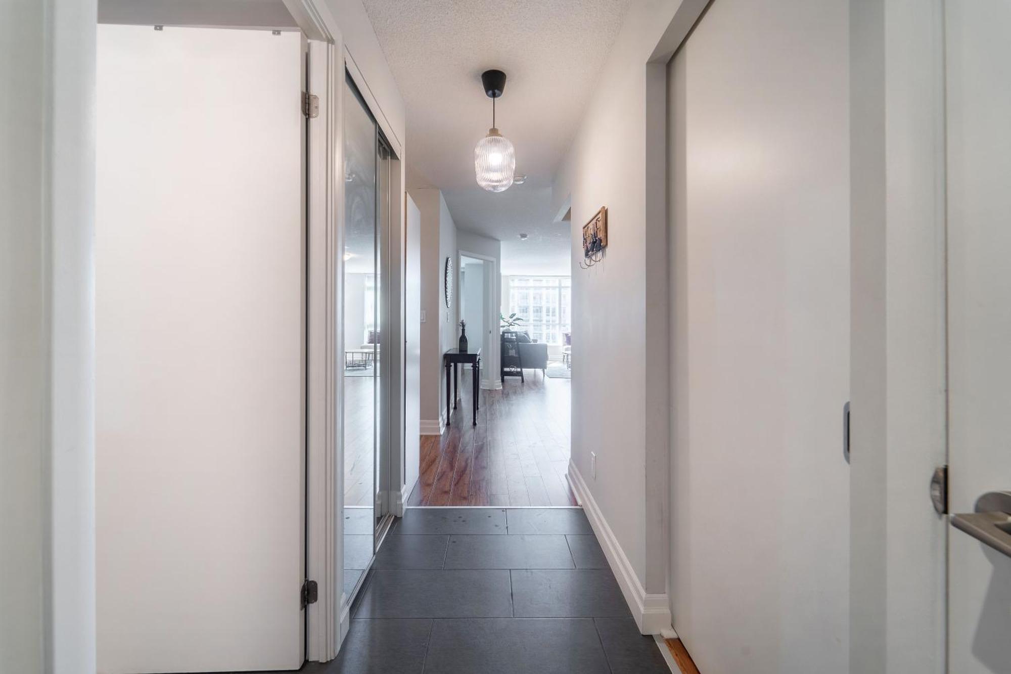 Spacious 2 Bedroom Plus Den, 2 Bath, Sleeps 5 With Balcony And Lakeview Downtown Toronto Condo Εξωτερικό φωτογραφία